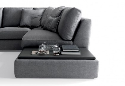 FRIEND - composizione divano ad angolo ( particolare del divano con tavolino ) - SOFA CLUB