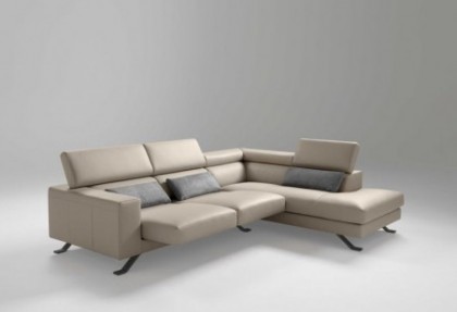 POWER UP - composizione divano ad angolo ( laterale divano 3 posti con un bracciolo + angolo quadrato con penisola - poggiatesta reclinabili rialzati e sedute scorrevoli aperte ) - SOFA CLUB