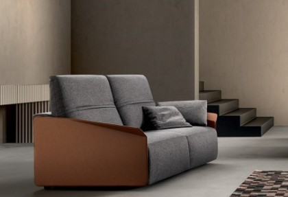 LIKE STYLE - divano 3 posti ( cuscino seduta diviso - fascia inserto schienale stessa tinta del divano - bracciolo finitura cuoio ) - SOFA CLUB