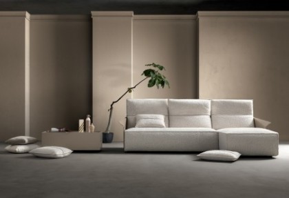 LIKE STYLE - composizione divano con chaise longue ( bracciolo finitura beige - TAVOLINO CONTENITORE finitura beige ) - SOFA CLUB