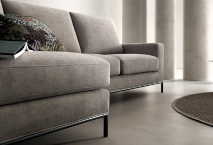 80 MODERN UP - divano con chaise longue compatto ( con piedino EDITH perimetrale ) - SOFA CLUB