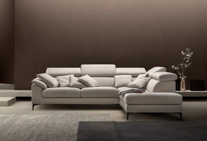 GENIUS UP - composizione divano ad angolo con penisola ( divano elegante con piedini LIAM antracite H 14 cm ) - SOFA CLUB