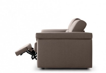 GEORGE - vista laterale del divano con meccanismo relax ( pediera in fase di apertura ) - SOFA CLUB