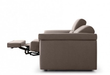 GEORGE - vista leterale del divano con meccansimo relax ( pediera aperta e schienale abbassato ) - SOFA CLUB