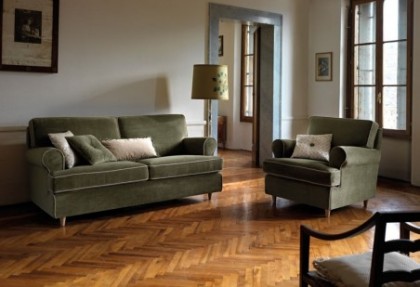 TAMIGI - divano 3 posti + poltrona ( versione divano con piedino alto + bordino in contrasto di colore ) - divani classici in tessuto- SOFA CLUB