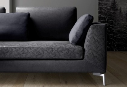 HARRY - dettaglio divano 3 posti maxi ( piedino TWO finitura satinato e scocca bicolore ) - SOFA CLUB